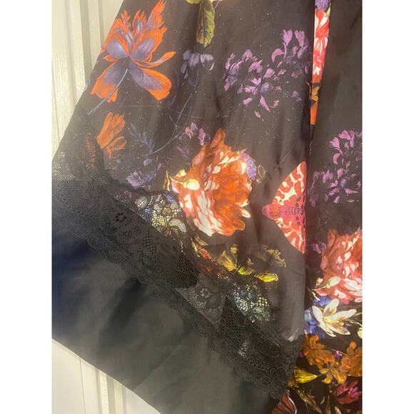 Cacique Black Floral Satin Kimono Robe with Lace Trim Size 22/24 - Picture 3 of 7